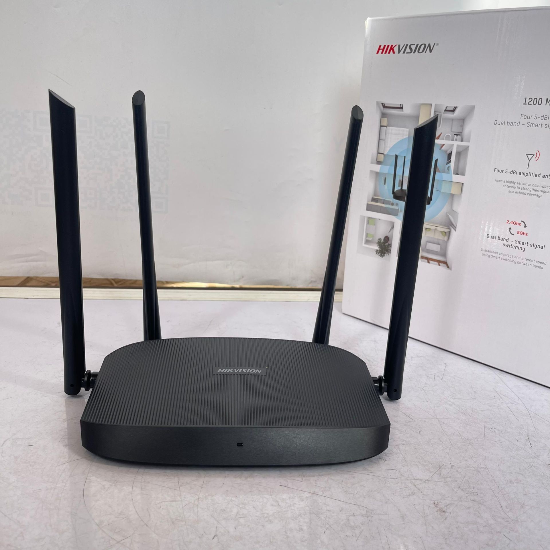 Hikvision 1200mbps Dual Band Wireless Simless Router