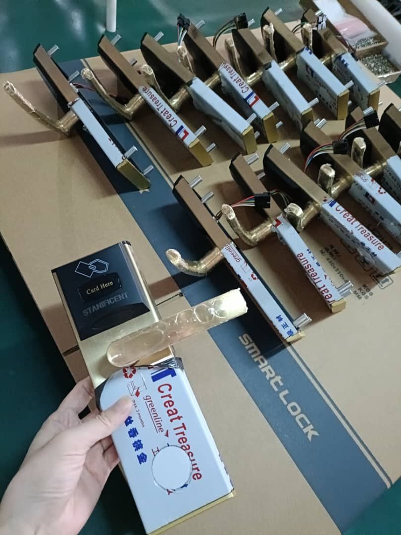 Product Stanificent Hotel Card Lock Gold